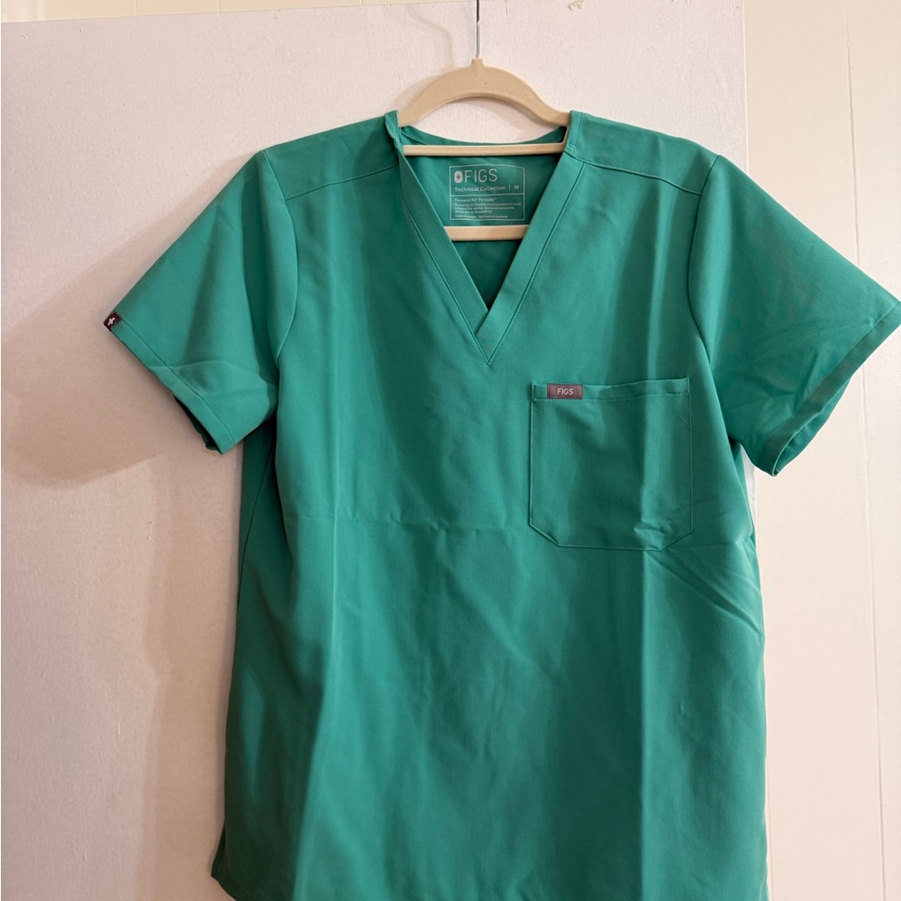 Set!! Figs Women’s Surgical Green Scrub Set